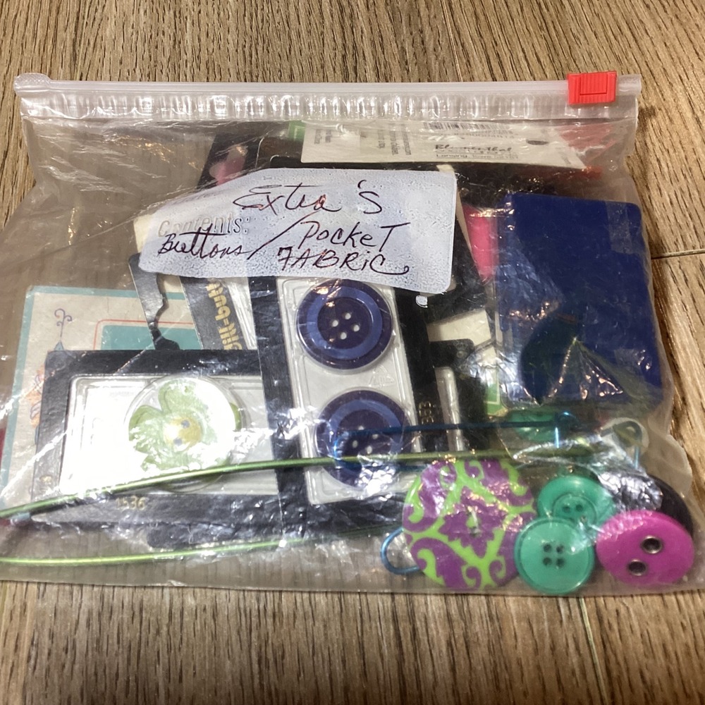 Mixed Lot Vintage Modern Sewing Buttons Dill‎ Buttons Pocket Fabric Scraps Craft